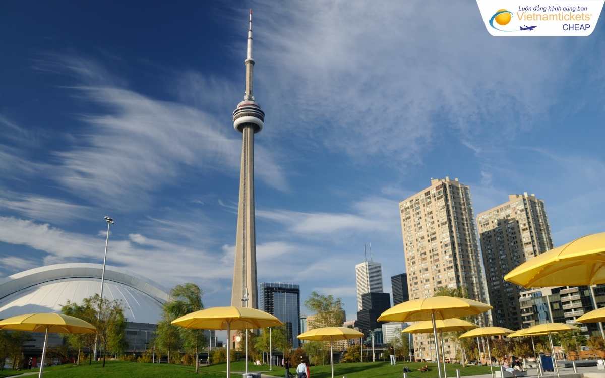 Tháp CN Toronto (CN Tower) biểu tượng kiến trúc hiện đại