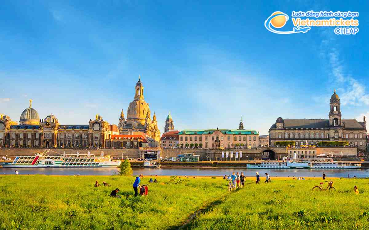 Kh&ocirc;ng kh&iacute; m&ugrave;a h&egrave; Dresden