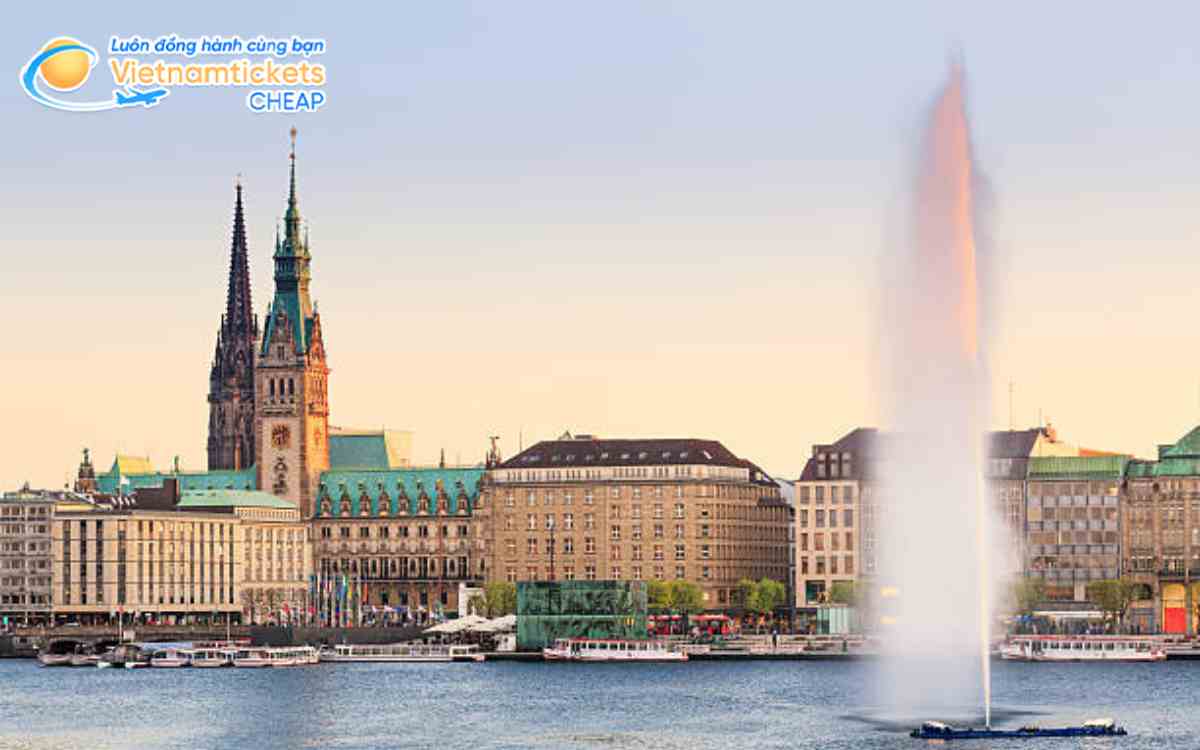 Tham quan t&ograve;a thị ch&iacute;nh Hamburg