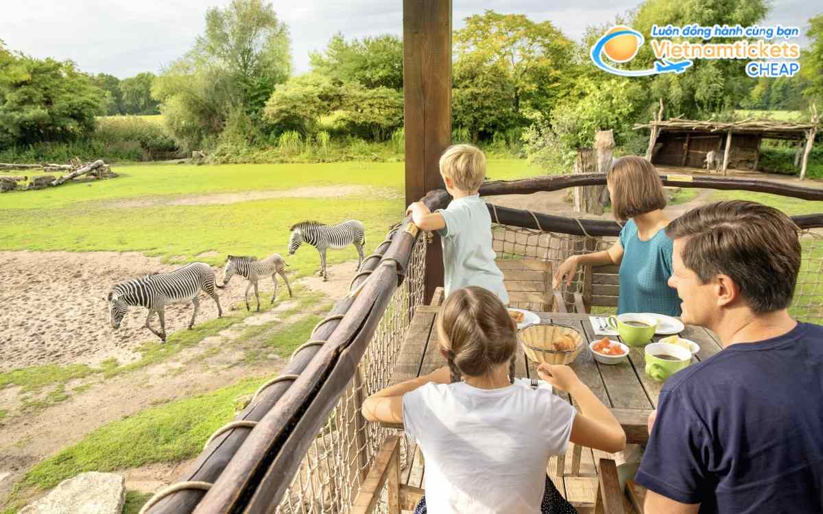 Gh&eacute; thăm vườn th&uacute; Leipzig