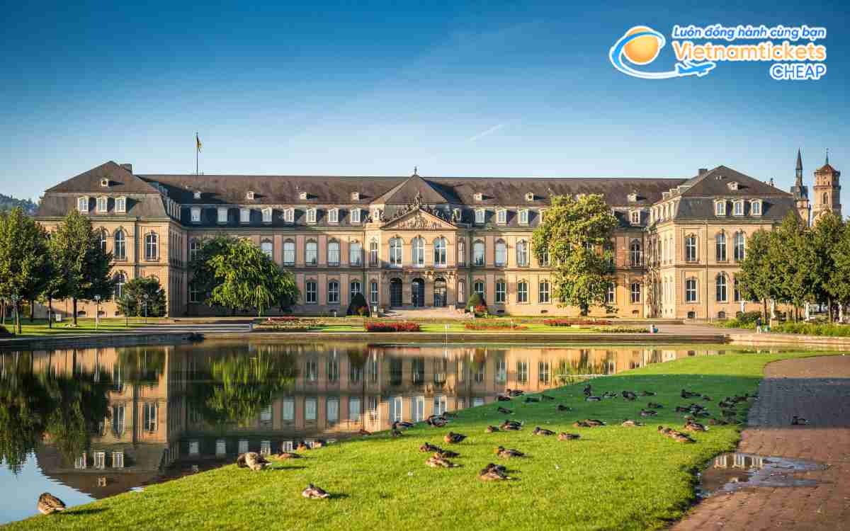 Neues Schloss là địa điểm nổi tiếng ở Stuttgart