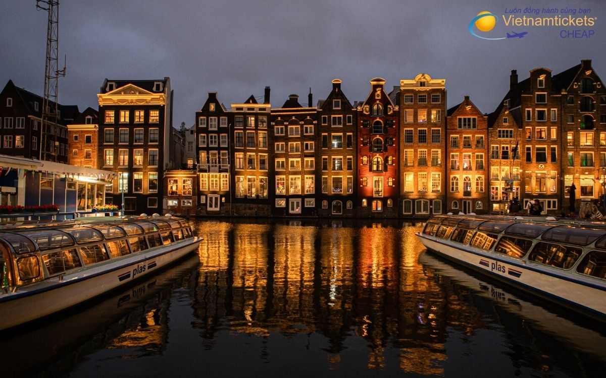 Bay đến Amsterdam trải nghiệm hơn cả một chuyến bay