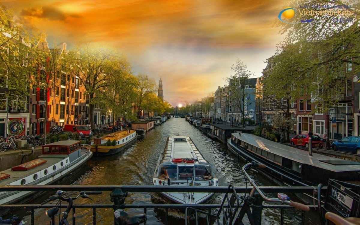 Kinh nghiệm săn vé đi Amsterdam giá rẻ