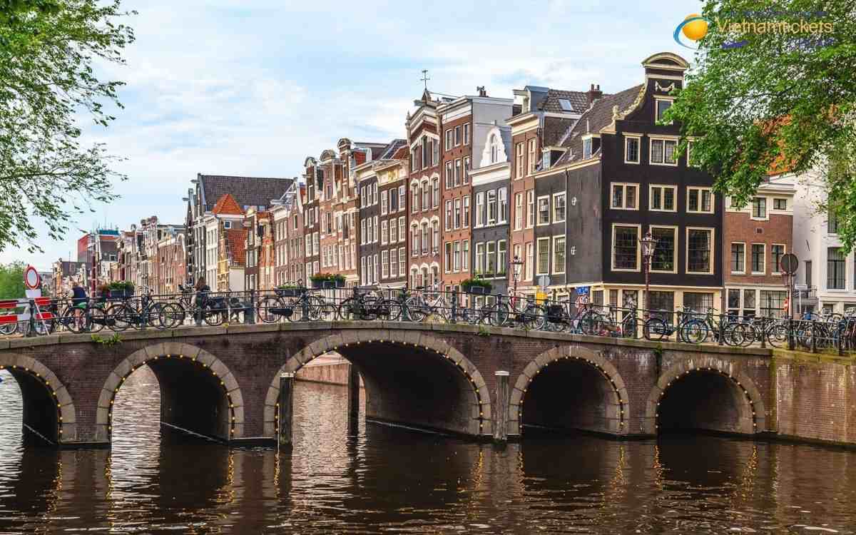 Lịch bay từ Việt Nam đi Amsterdam