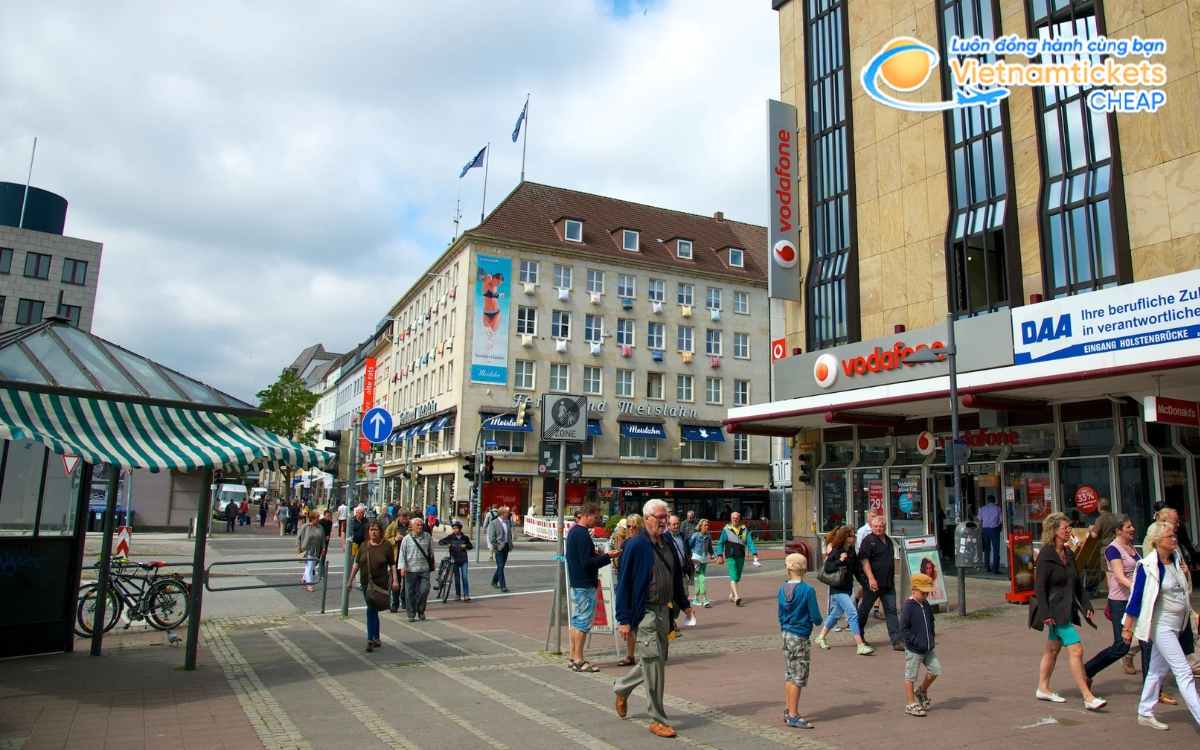 Chọn m&ugrave;a thấp điểm Kiel để mua v&eacute;