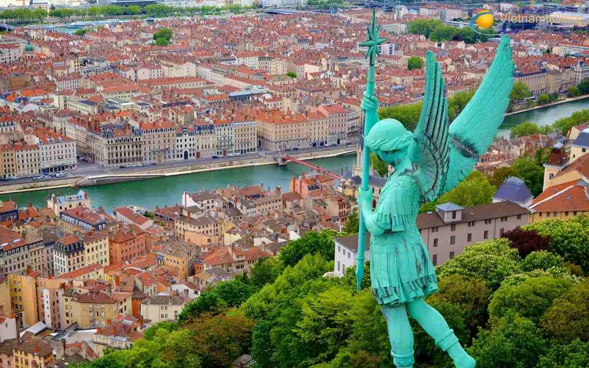 Giá vé máy bay đi Lyon ưu đãi