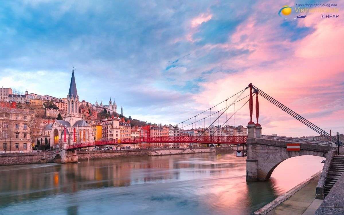 Giới thiệu tổng quan về vé máy bay đi Lyon