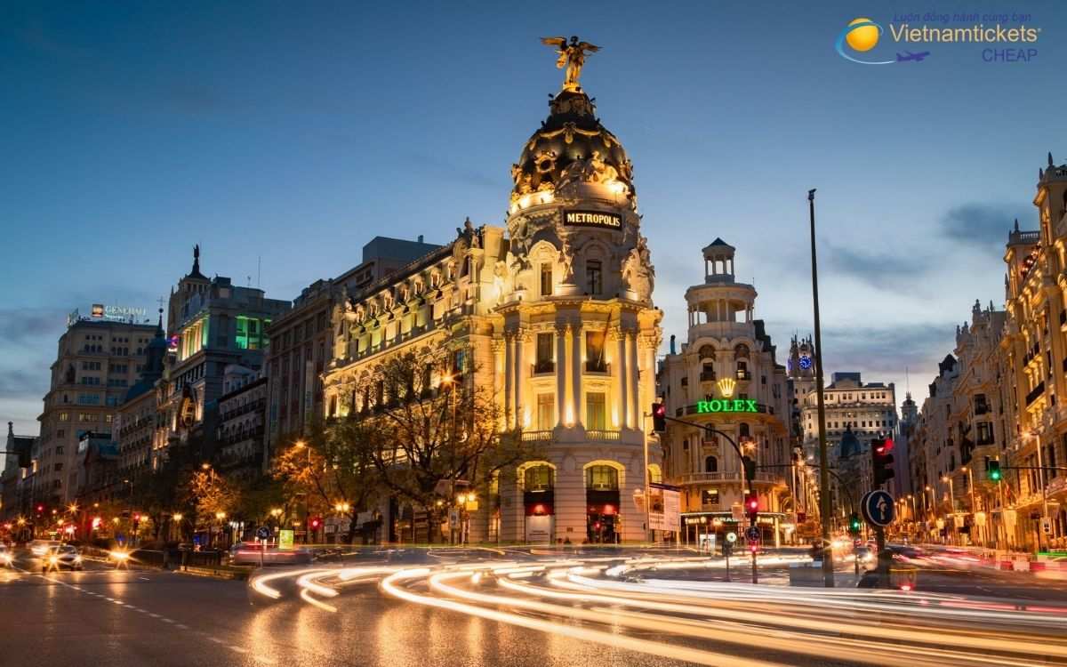 Tổng quan về vé máy bay đi Madrid