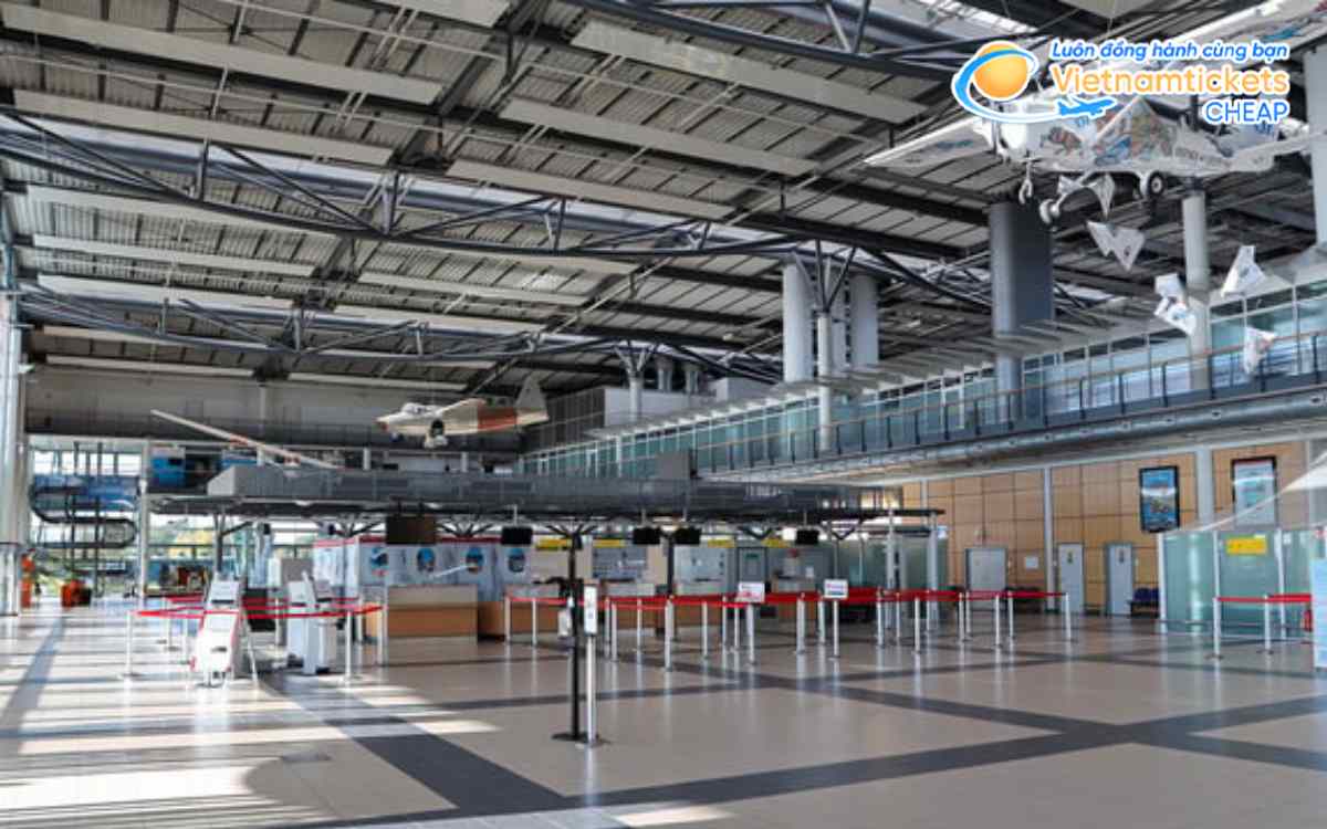 Hạ cánh tại sân bay Rostock–Laage