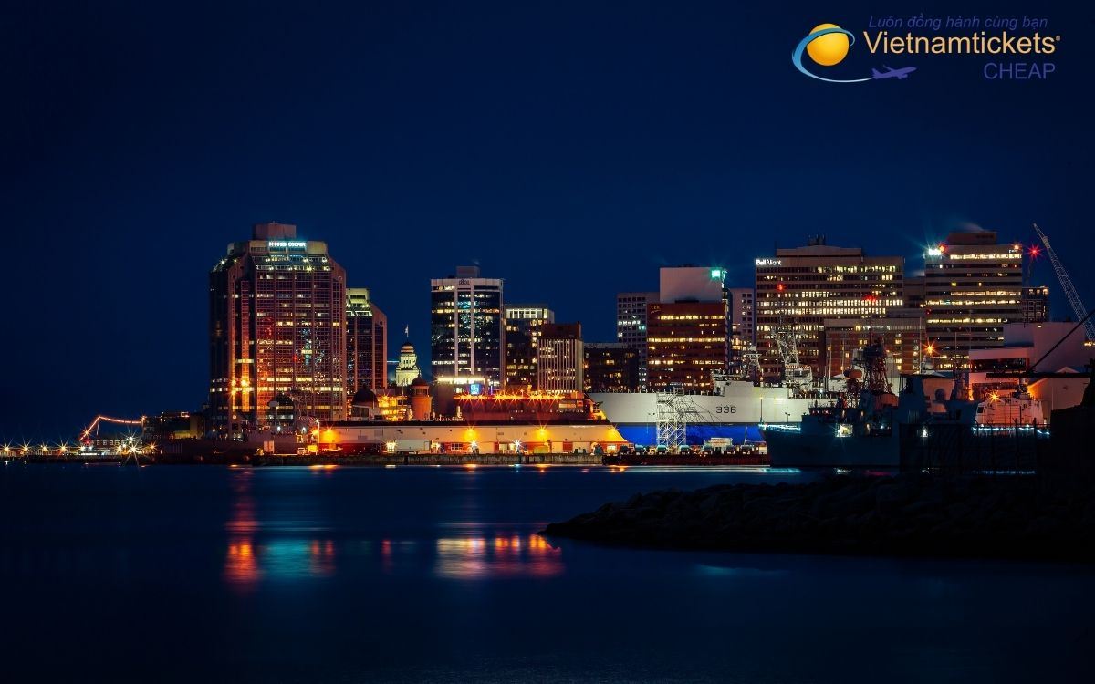 Sân bay chính tại Saguenay và phương tiện di chuyển