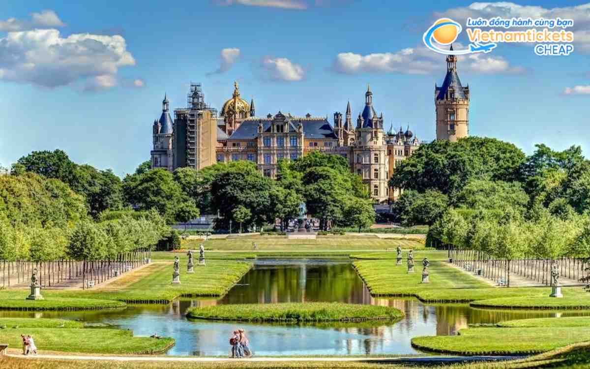 Chọn đặt vé mùa thấp điểm Schwerin