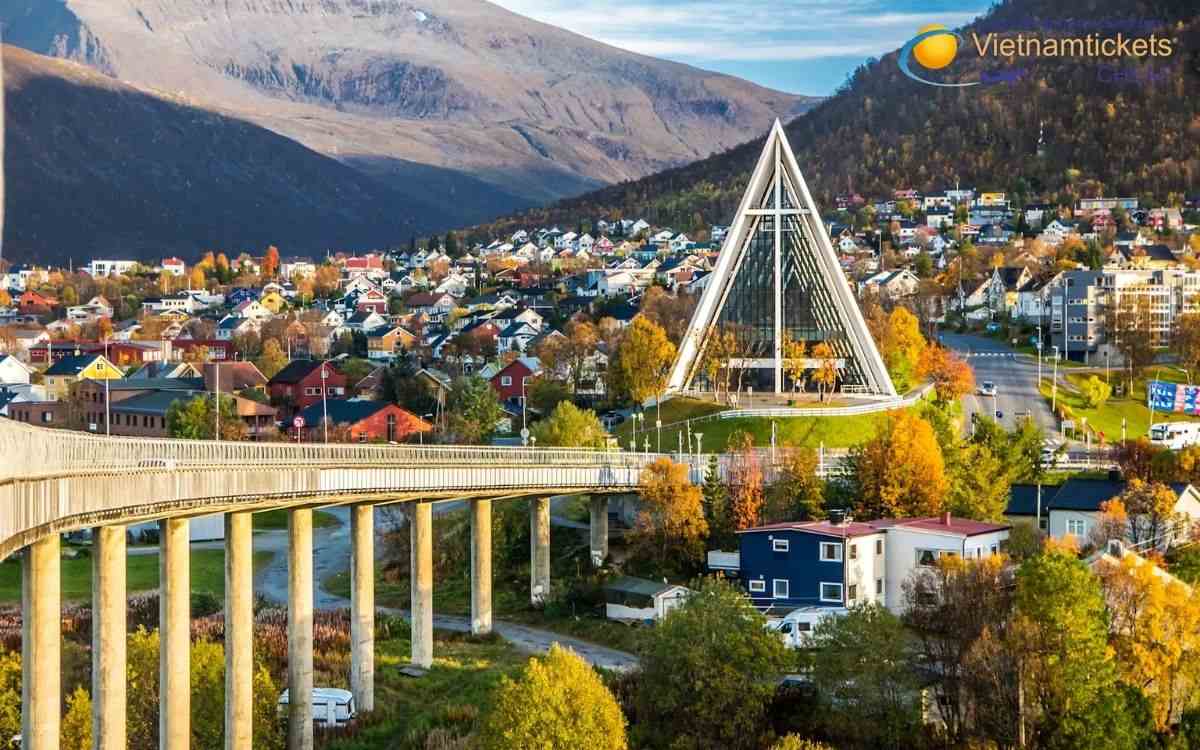 Lịch bay và cách di chuyển về trung tâm Tromsø