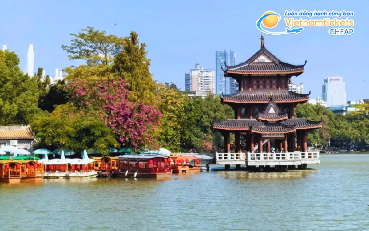 Gi&aacute; v&eacute; m&aacute;y bay đi Huệ Ch&acirc;u