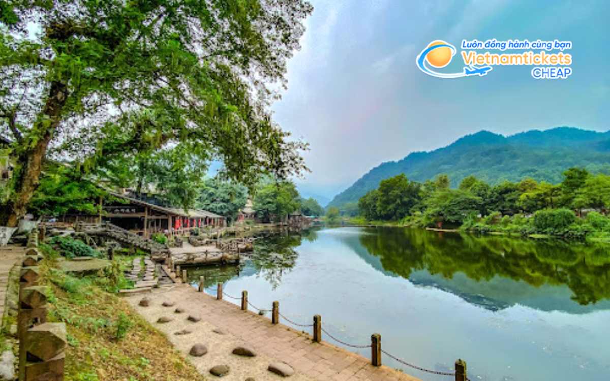 Gi&aacute; v&eacute; m&aacute;y bay đi Mi Sơn