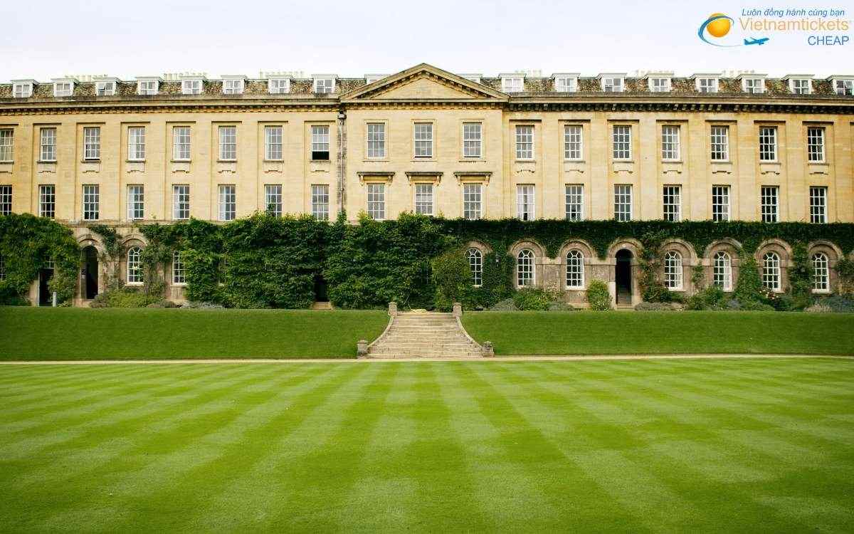 Vé máy bay đi Worcester cho du học sinh