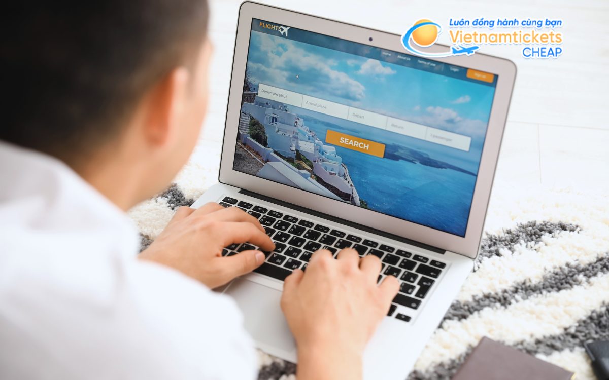 Mẹo book v&eacute; TPHCM đi L&agrave;o tiết kiệm