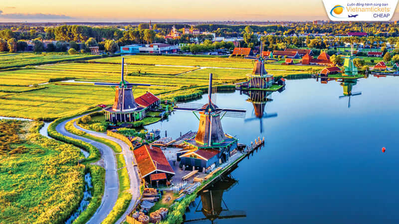 bảng giá vé đi Hà Lan của Cathay Pacific