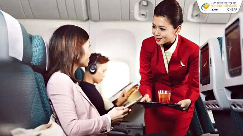 cathay pacific - Bay phong cách Hồng Kông hạ cánh Hà Lan