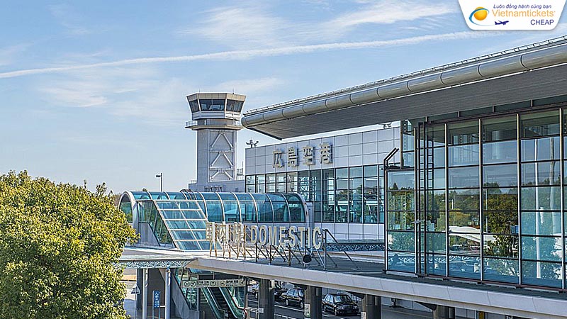 bay đến Hiroshima hạ cánh sân bay nào