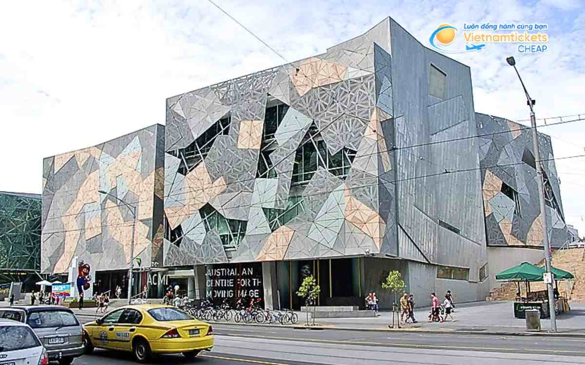 Di chuyển đến Federation Square 