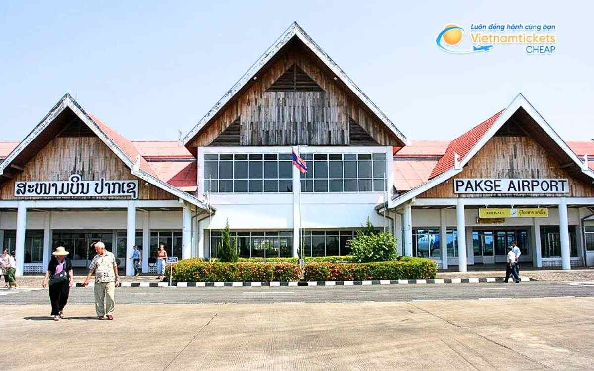 Bay đến Phouvong hạ cánh ở sân bay nào?