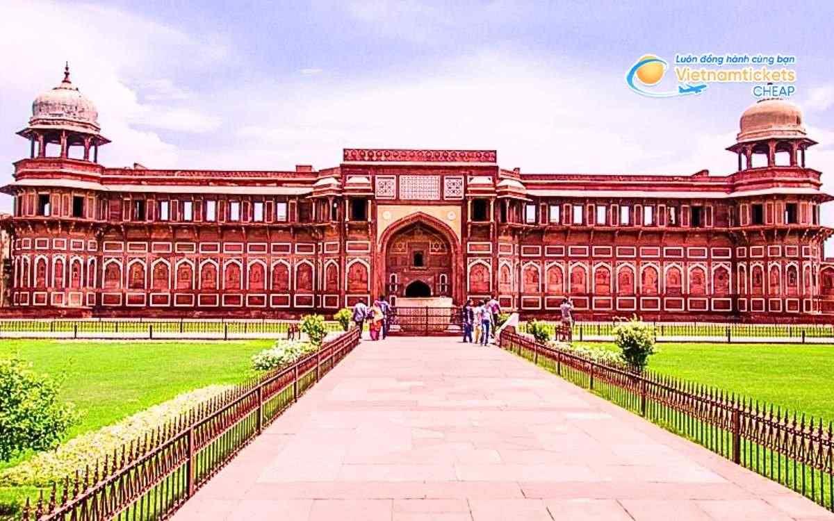 Vé máy bay đi Agra bao nhiêu tiền?