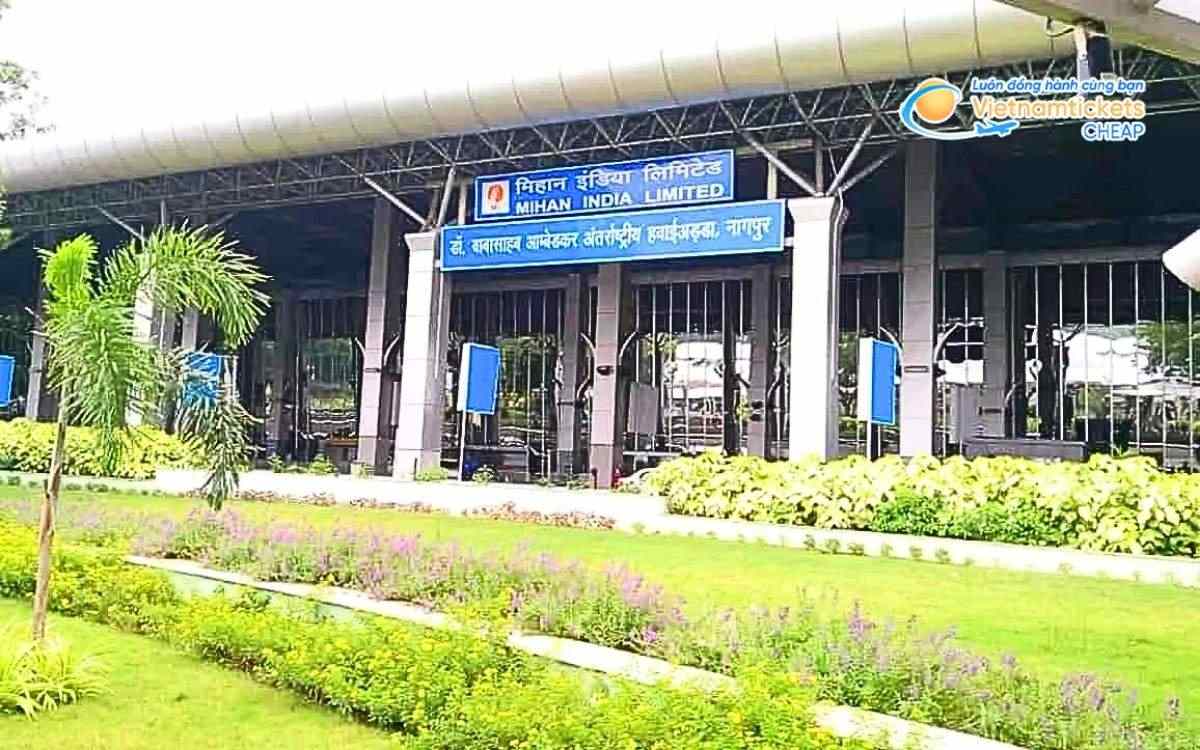 Bay đến Amravati hạ cánh ở sân bay nào?