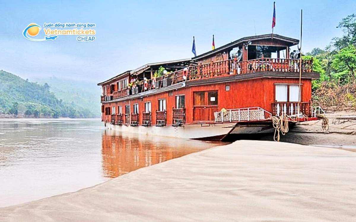 Vé máy bay đi Anouvong bao nhiêu tiền?