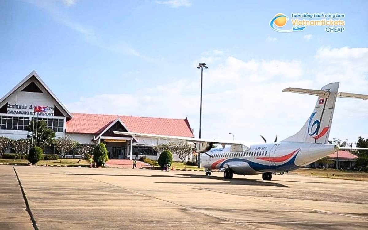 Bay đến Assaphone hạ cánh ở sân bay nào?