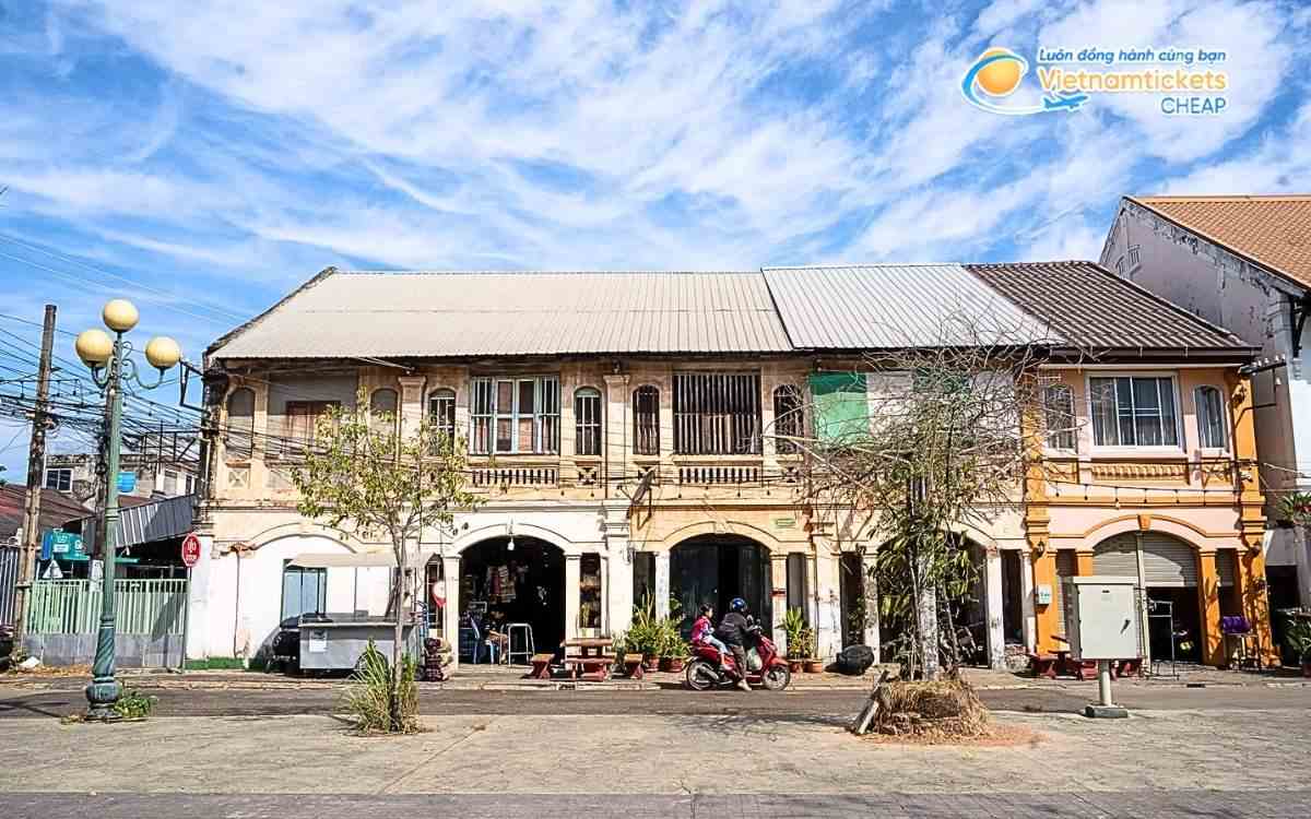 Vé máy bay đi Assaphone bao nhiêu tiền?