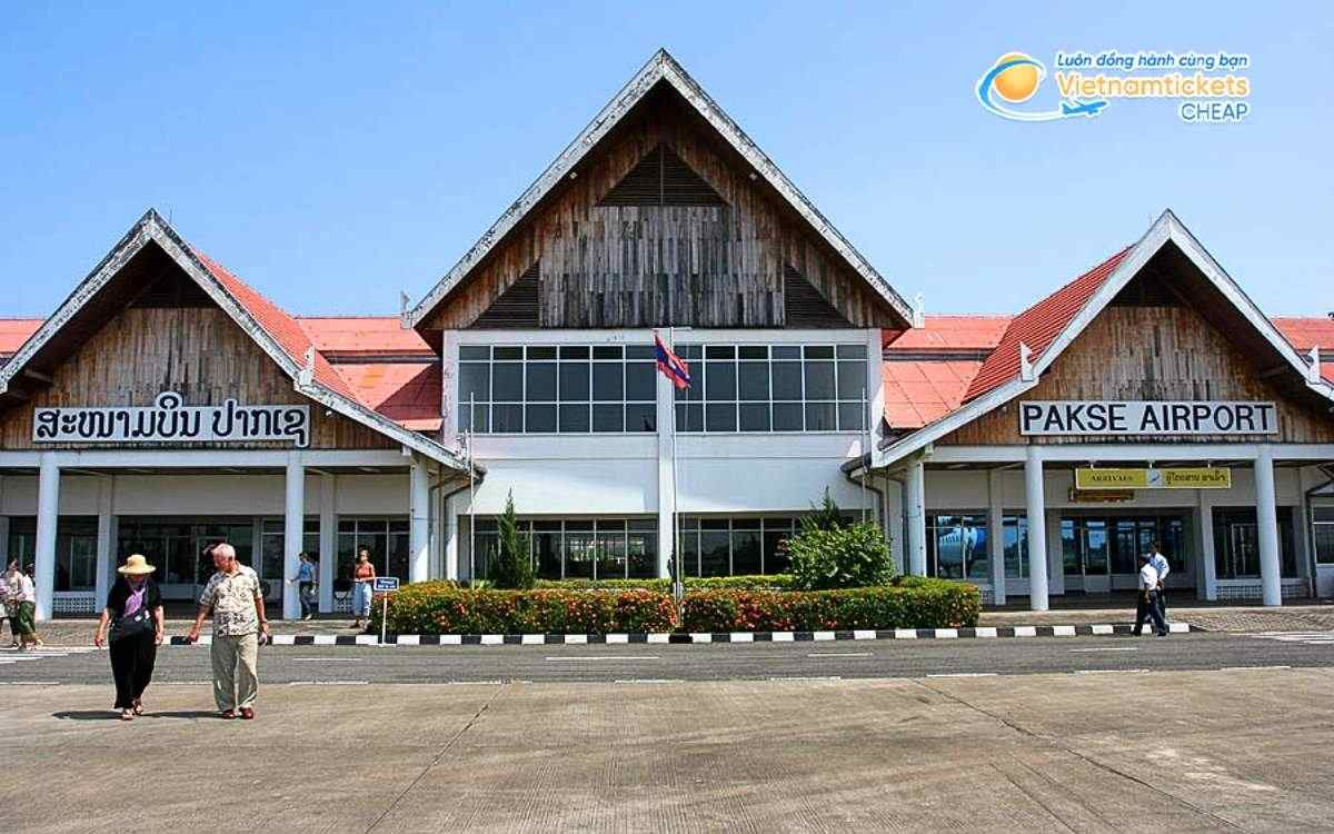 Bay đến Attapeu hạ cánh ở sân bay nào?