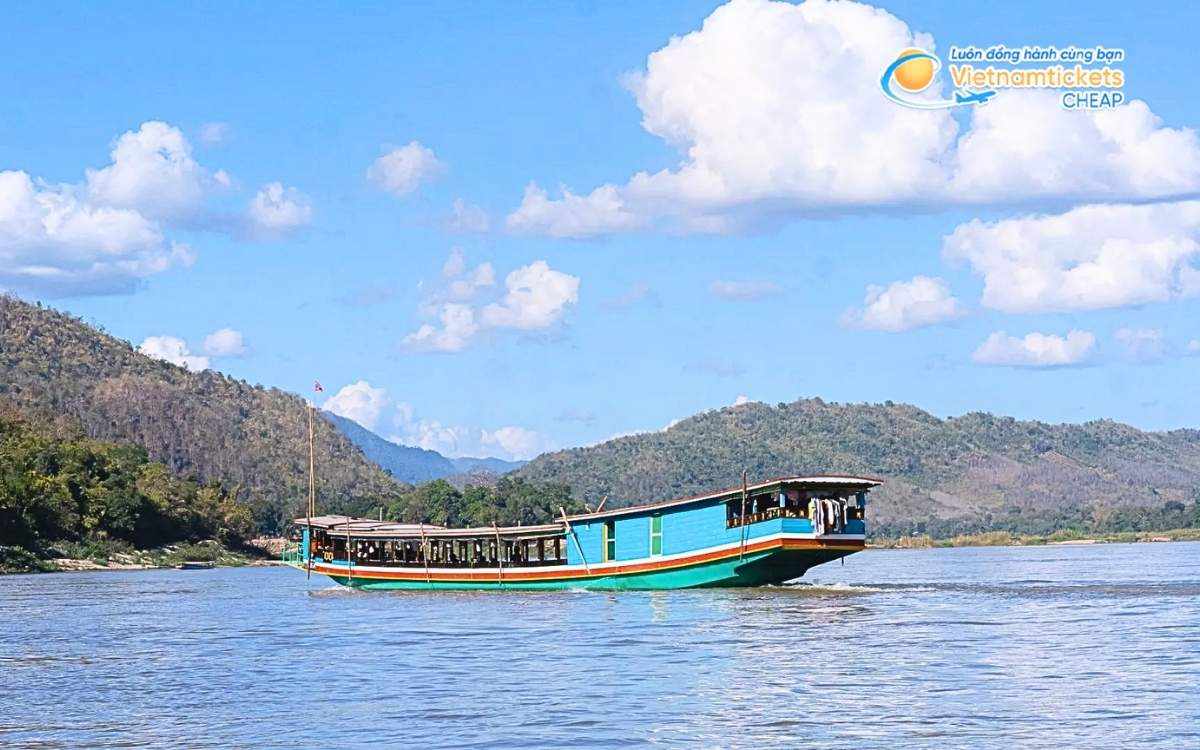 V&eacute; m&aacute;y bay đi Bachiang Chaleunsouk bao nhi&ecirc;u tiền?