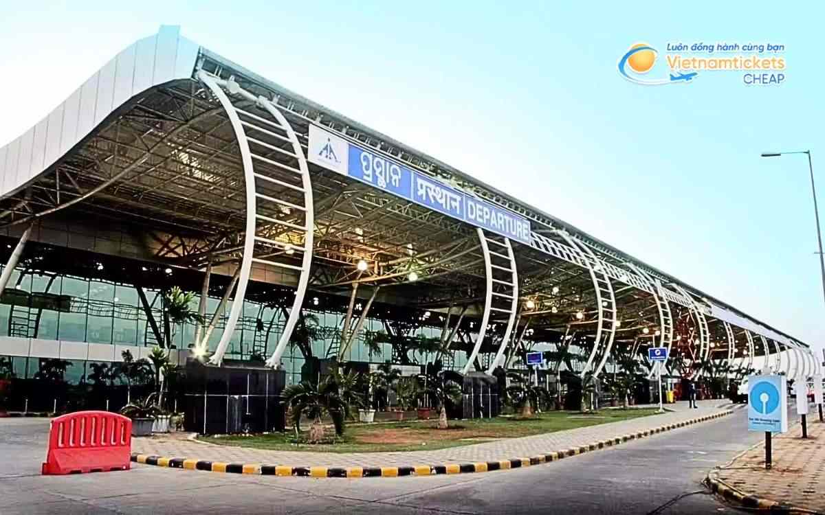 Bay đến Bhubaneswar hạ cánh ở sân bay nào?