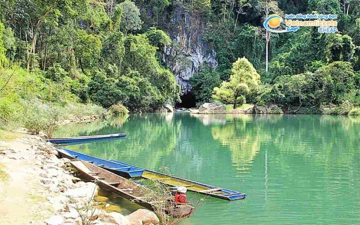 Vé máy bay đi Bounxai bao nhiêu tiền?