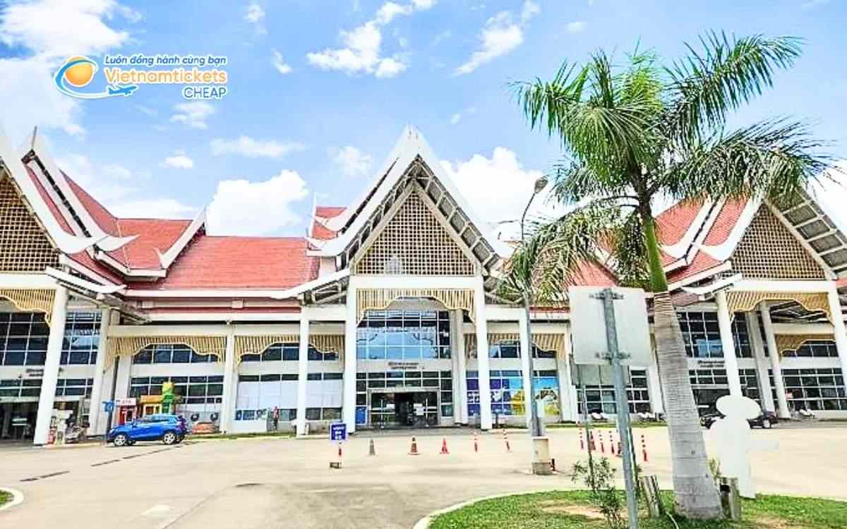 Bay đến Chomphet hạ cánh ở sân bay nào?