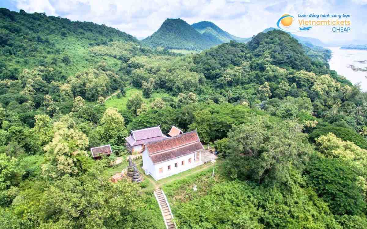 Vé máy bay đi Chomphet bao nhiêu tiền?