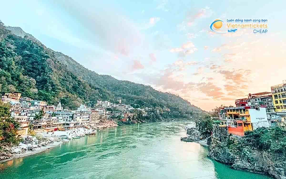 Vé máy bay đi Dehradun bao nhiêu tiền?