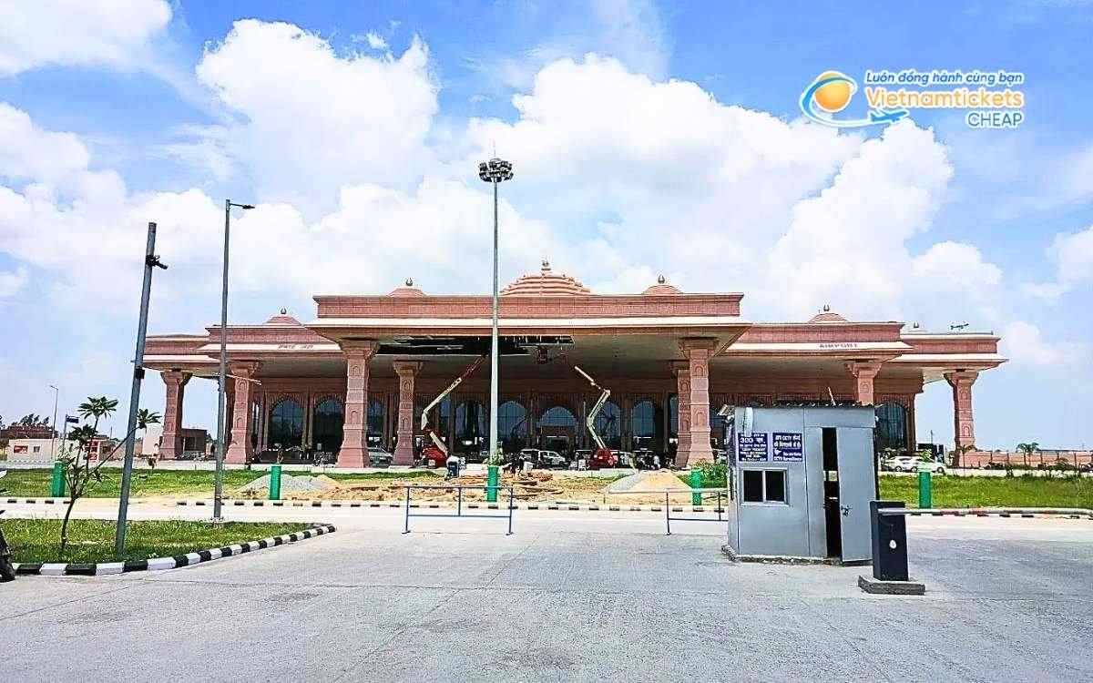 Bay đến Devipatan hạ cánh ở sân bay nào?