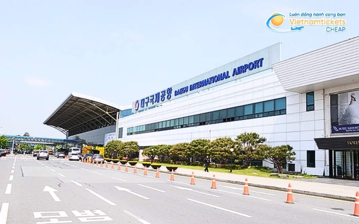 Bay đến Gunwi hạ cánh ở sân bay nào?