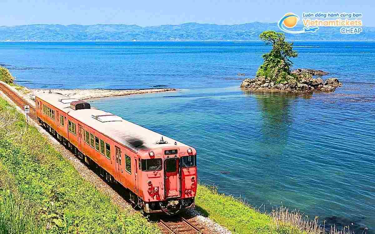 Vé máy bay đi Himi bao nhiêu tiền?