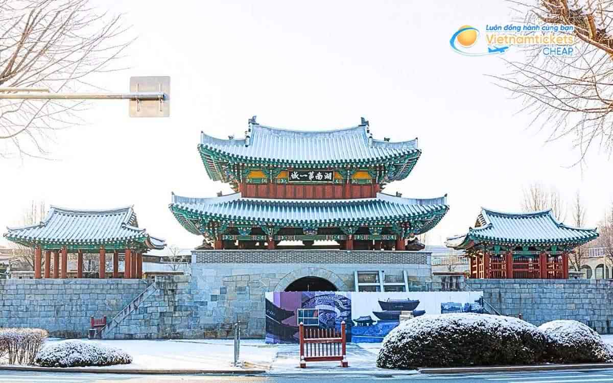 Vé máy bay đi Hongseong bao nhiêu tiền?