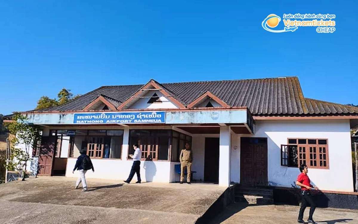 Bay đến Houaphan hạ cánh ở sân bay nào?