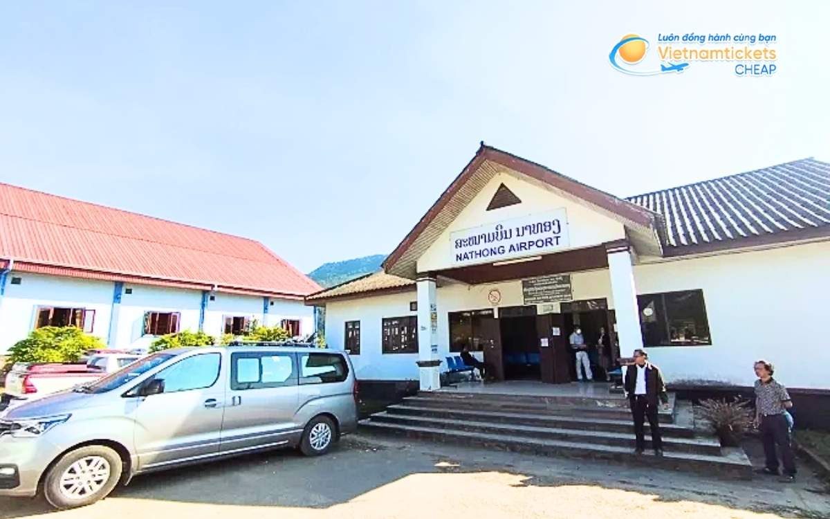 Bay đến Hua Mường hạ cánh ở sân bay nào?