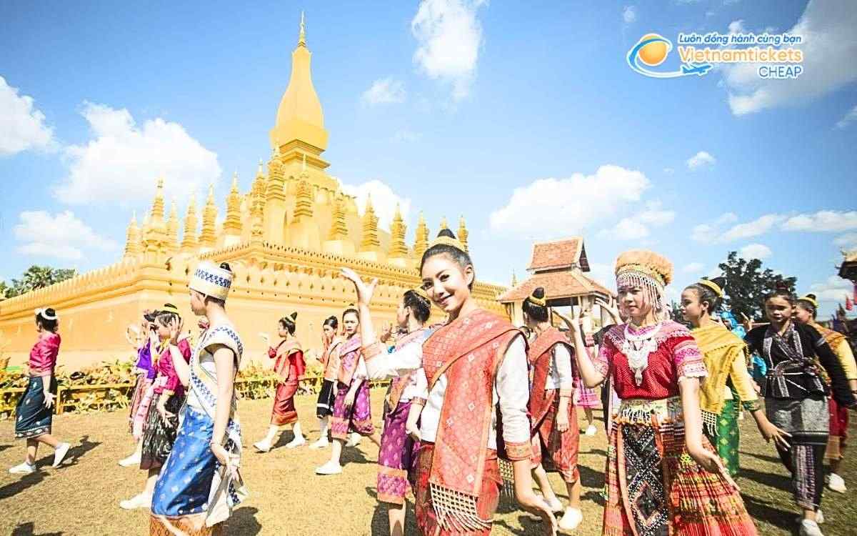 Vé máy bay đi Hua Mường bao nhiêu tiền?