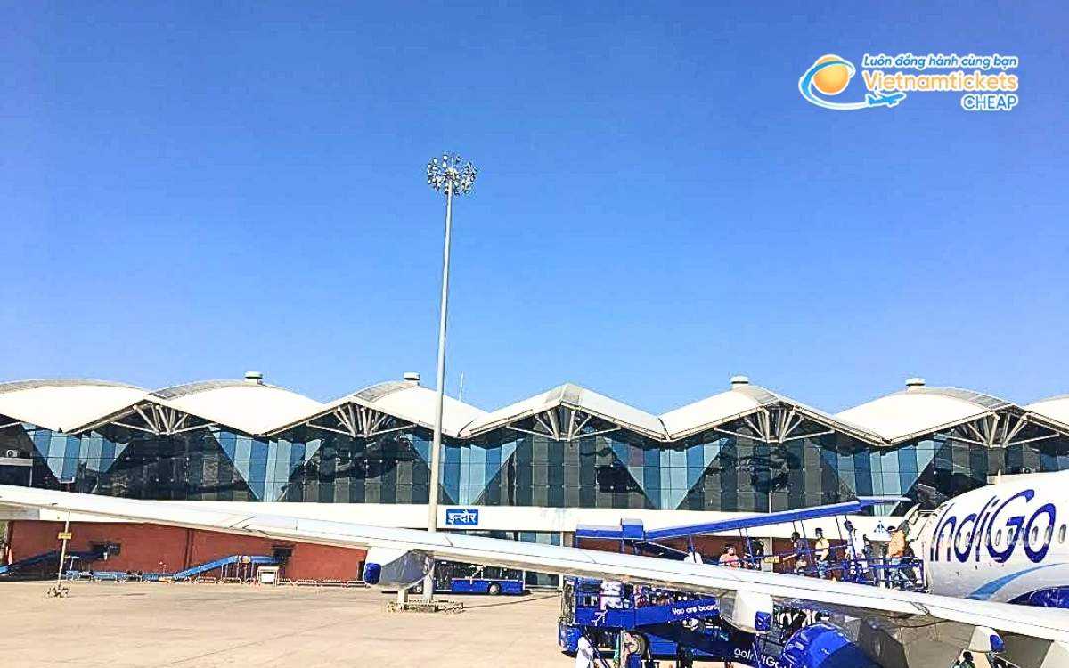 Bay đến Indore hạ cánh ở sân bay nào?