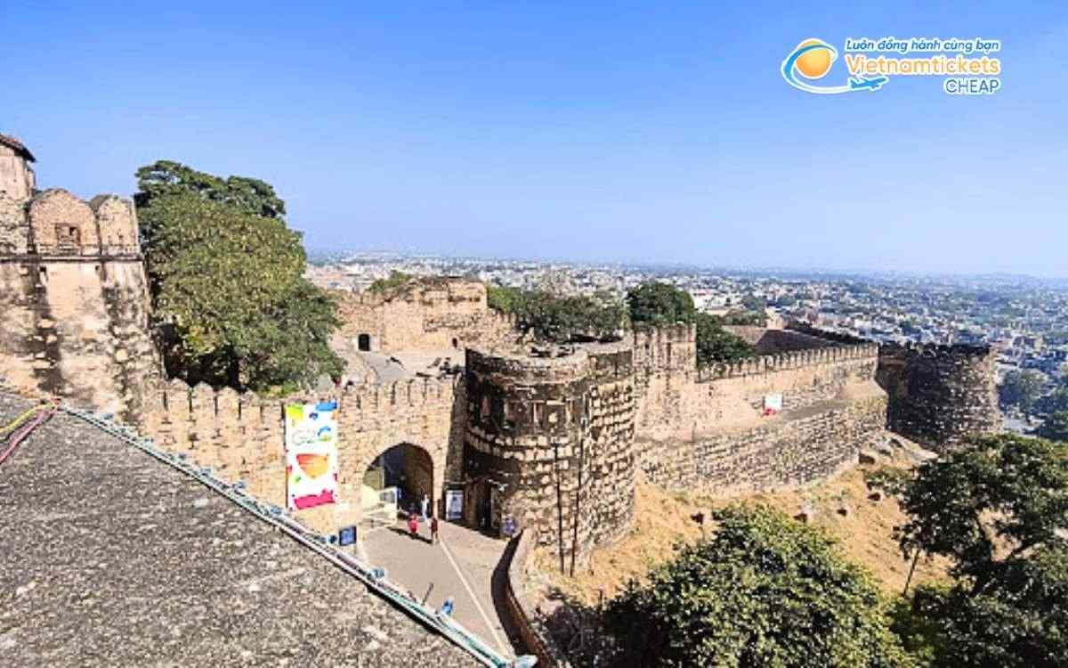 Vé máy bay đi Jhansi bao nhiêu tiền?