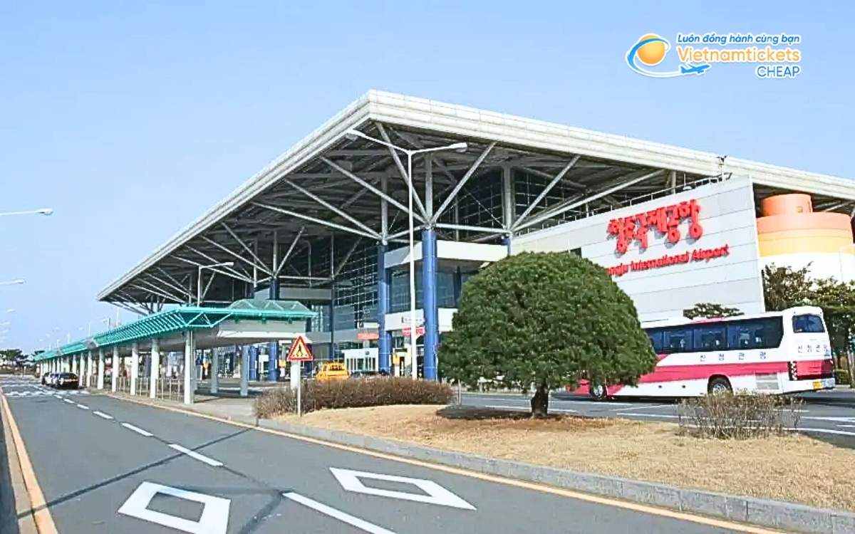 Bay đến Jincheon hạ cánh ở sân bay nào?
