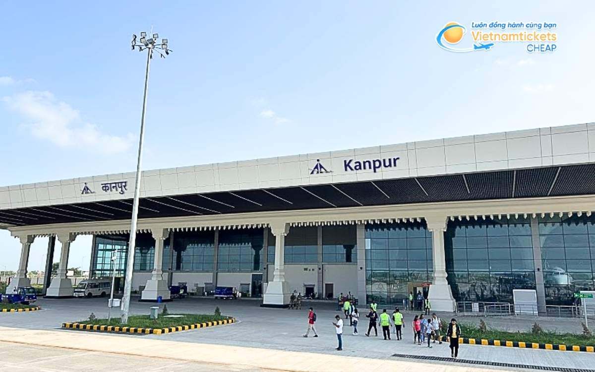 Bay đến Kanpur hạ cánh ở sân bay nào?