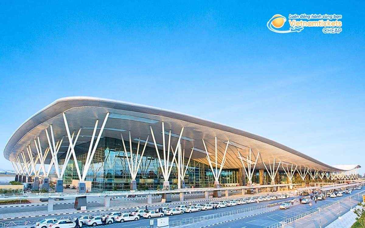 Bay đến Karnataka hạ cánh ở sân bay nào?