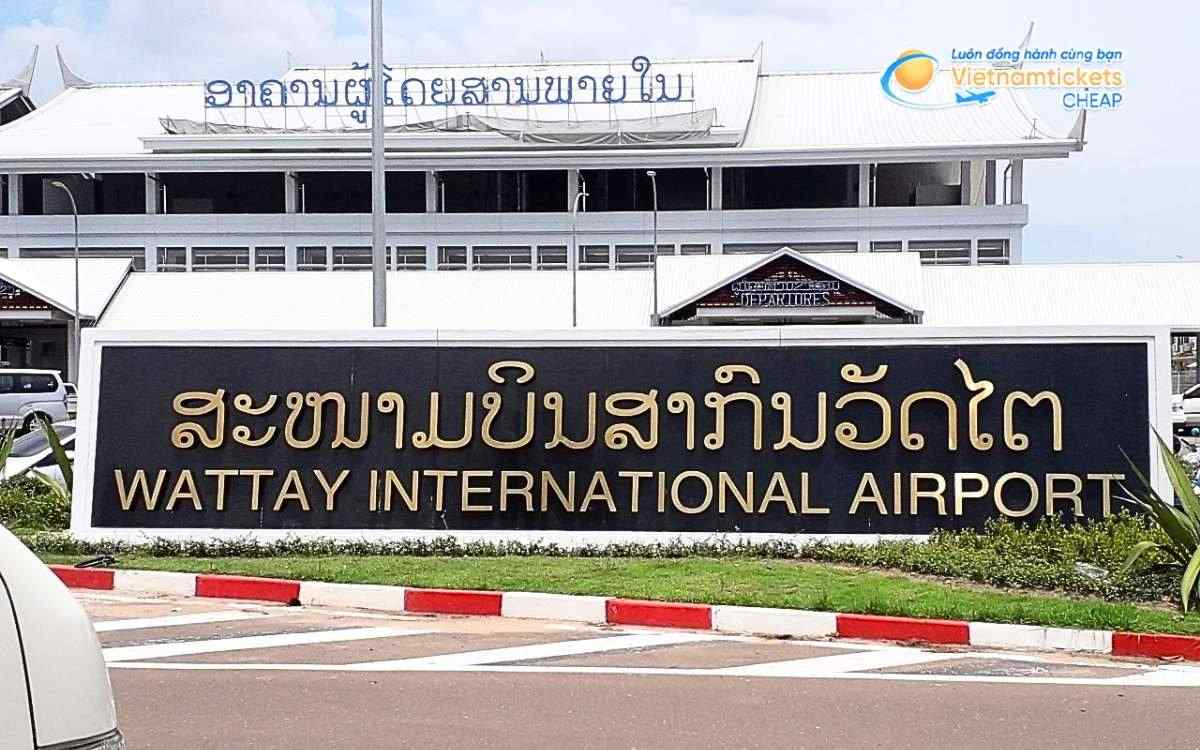 Bay đến Khamkeut hạ cánh ở sân bay nào?